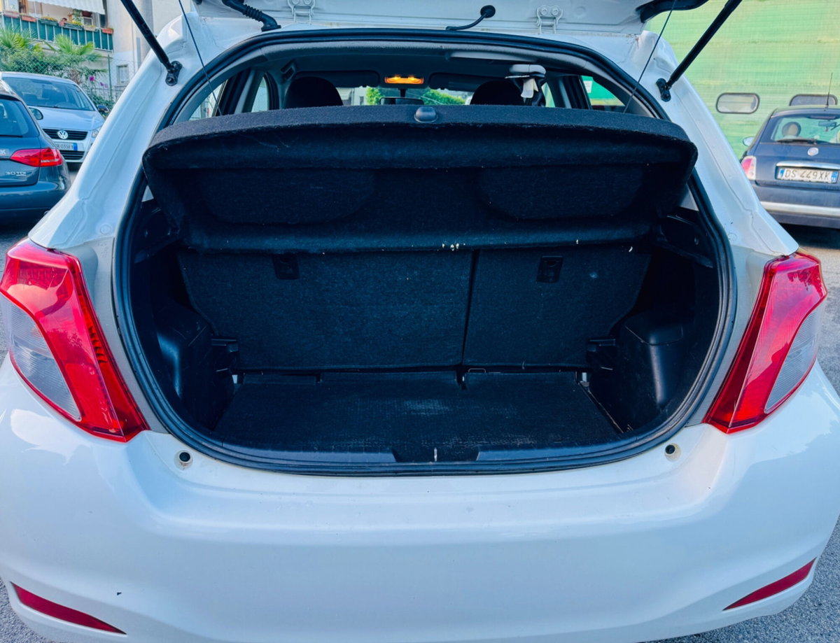 Toyota Yaris 1.0 5 porte Lounge (20)