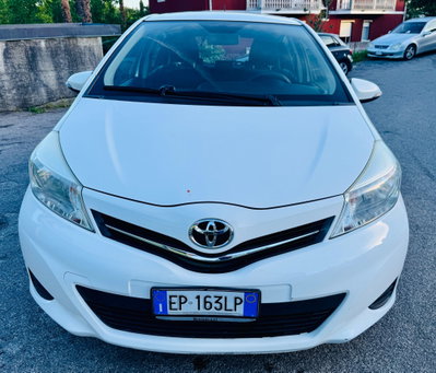 Toyota Yaris 1.0 5 porte Lounge (3)