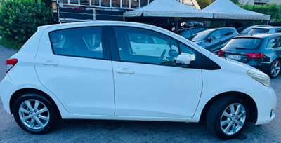 Toyota Yaris 1.0 5 porte Lounge (4)