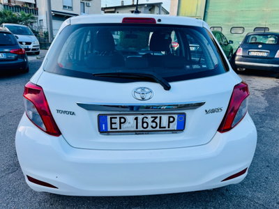 Toyota Yaris 1.0 5 porte Lounge (8)