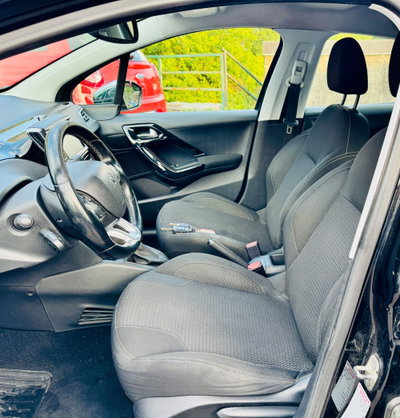 Peugeot 208 75 5 porte Allure (9)