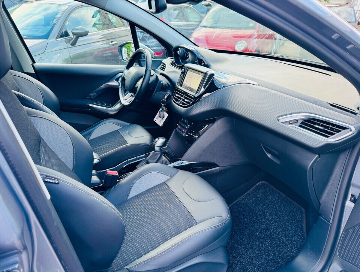 Peugeot 2008 BlueHDi 100 S&S Allure (11)