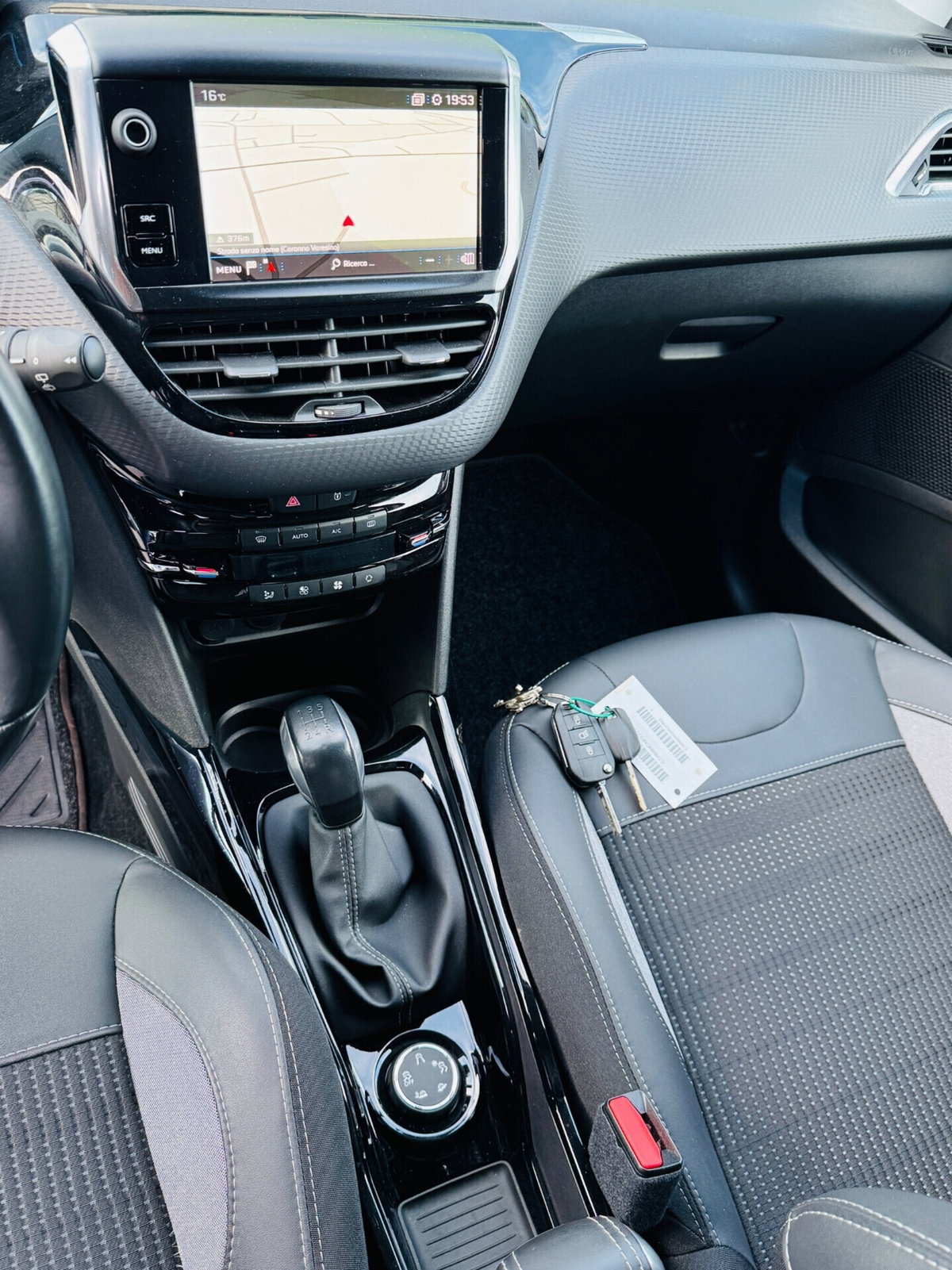 Peugeot 2008 BlueHDi 100 S&S Allure (13)