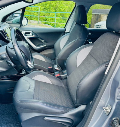 Peugeot 2008 BlueHDi 100 S&S Allure (9)