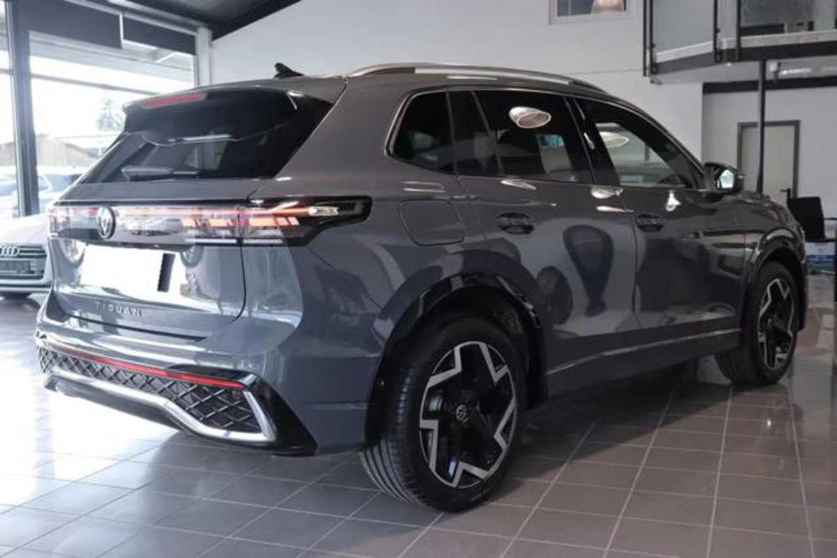 Volkswagen Tiguan Allspace 2.0 tdi R-Line 150cv dsg (4)