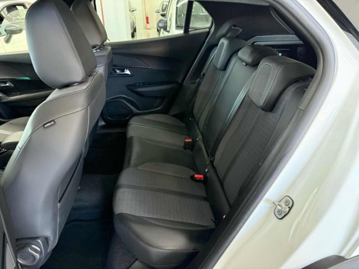 Peugeot 2008 BlueHDi 110 S&S Allure Pack (9)