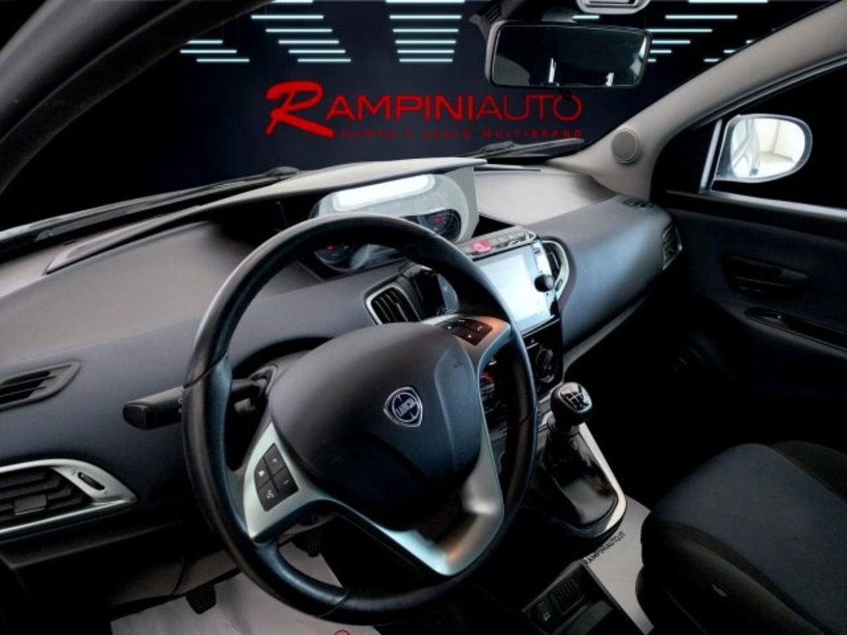 Lancia Ypsilon 1.0 FireFly 5 porte S&S Hybrid Gold Plus (15)