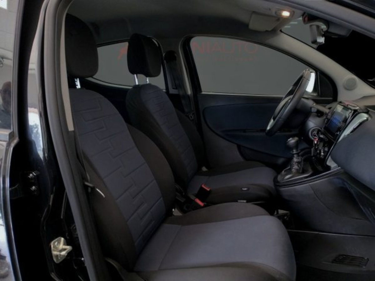 Lancia Ypsilon 1.0 FireFly 5 porte S&S Hybrid Gold Plus (19)