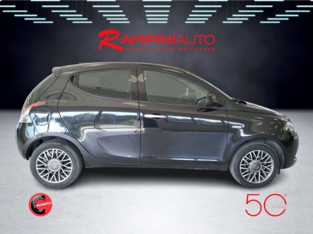 Lancia Ypsilon 1.0 FireFly 5 porte S&S Hybrid Gold Plus (8)