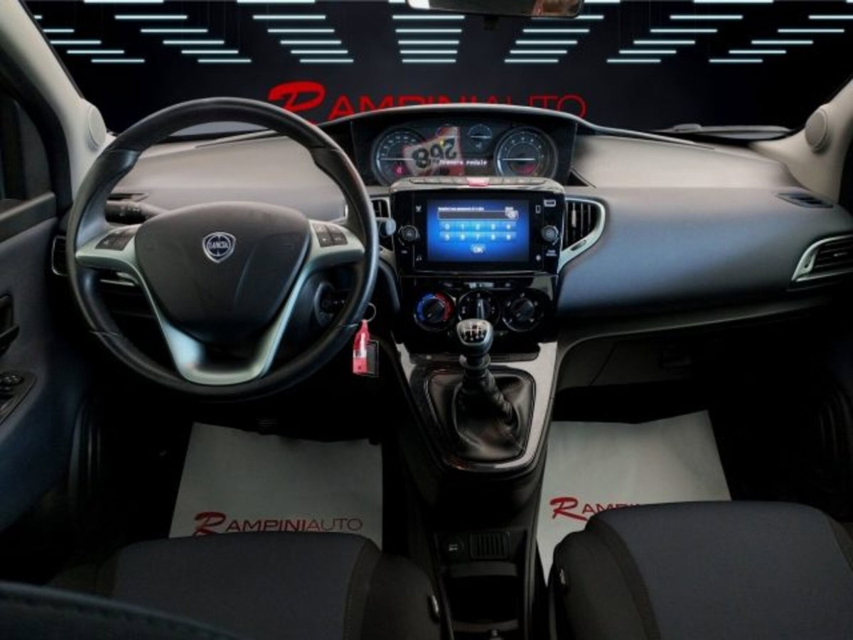 Lancia Ypsilon 1.0 FireFly 5 porte S&S Hybrid Gold Plus (14)