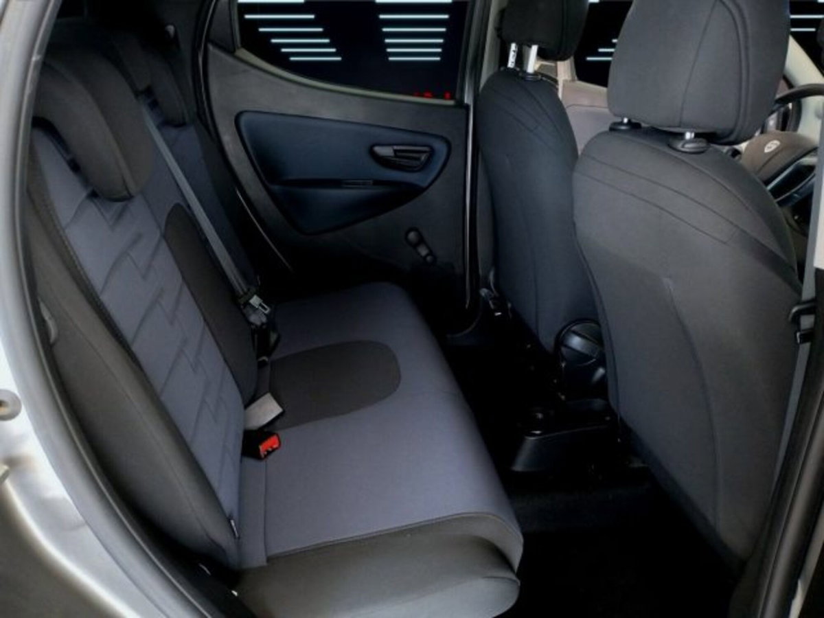 Lancia Ypsilon 1.0 FireFly 5 porte S&S Hybrid Gold Plus (18)