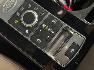 Land Rover Discovery 3.0 SDV6 306 CV HSE (18)