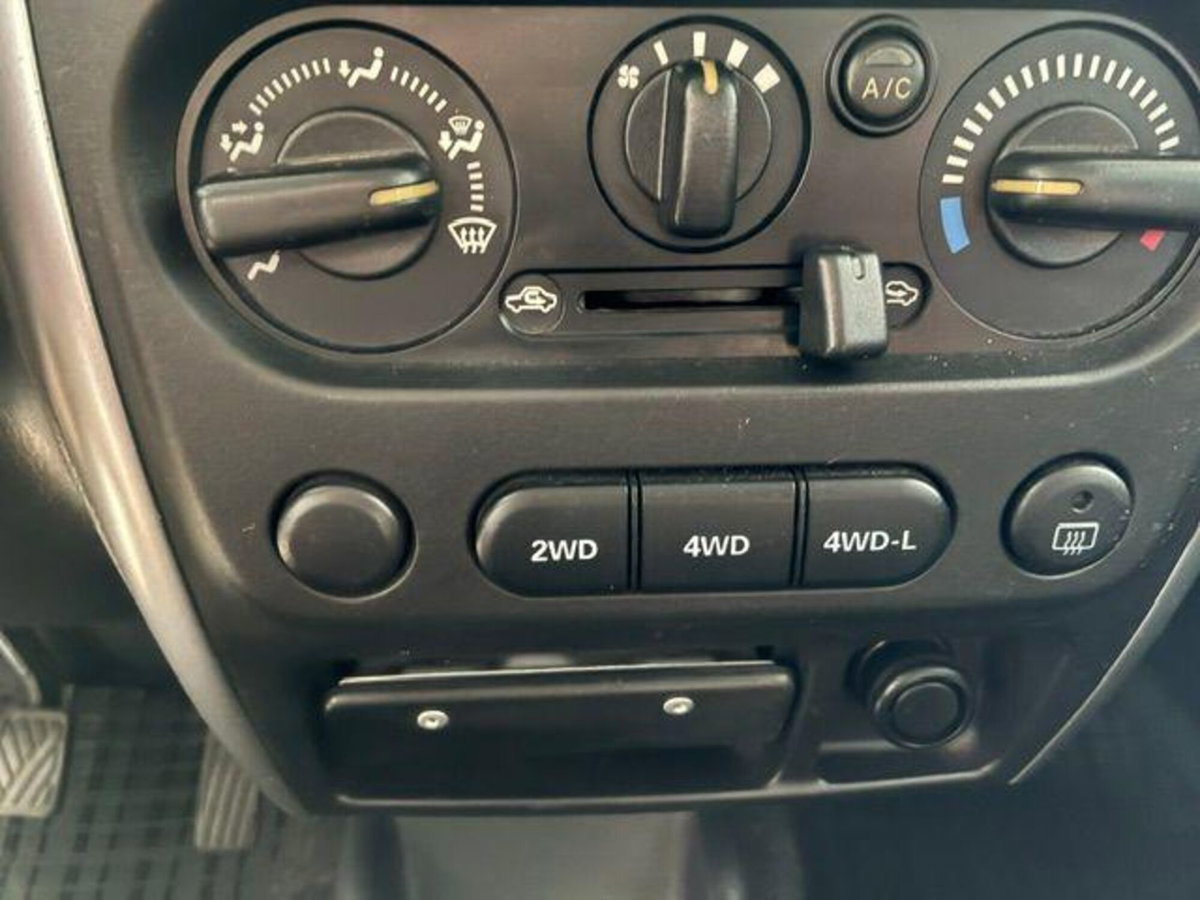 Suzuki Jimny 1.5 DDiS cat 4WD JLX Più (10)