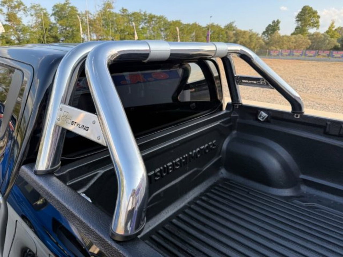 Mitsubishi L200 2.3 D Double Cab 4x4 Hurricane (9)