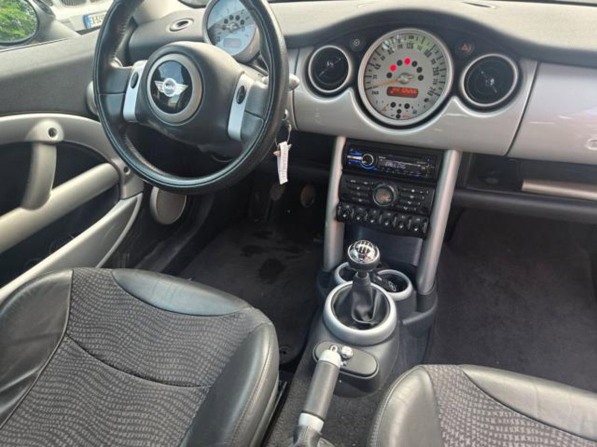 MINI Mini 1.6 16V Cooper (5)