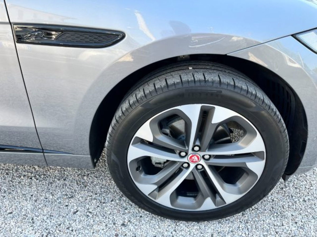 Jaguar F-Pace 2.0 D 204 CV AWD aut. R-Dynamic Black (11)