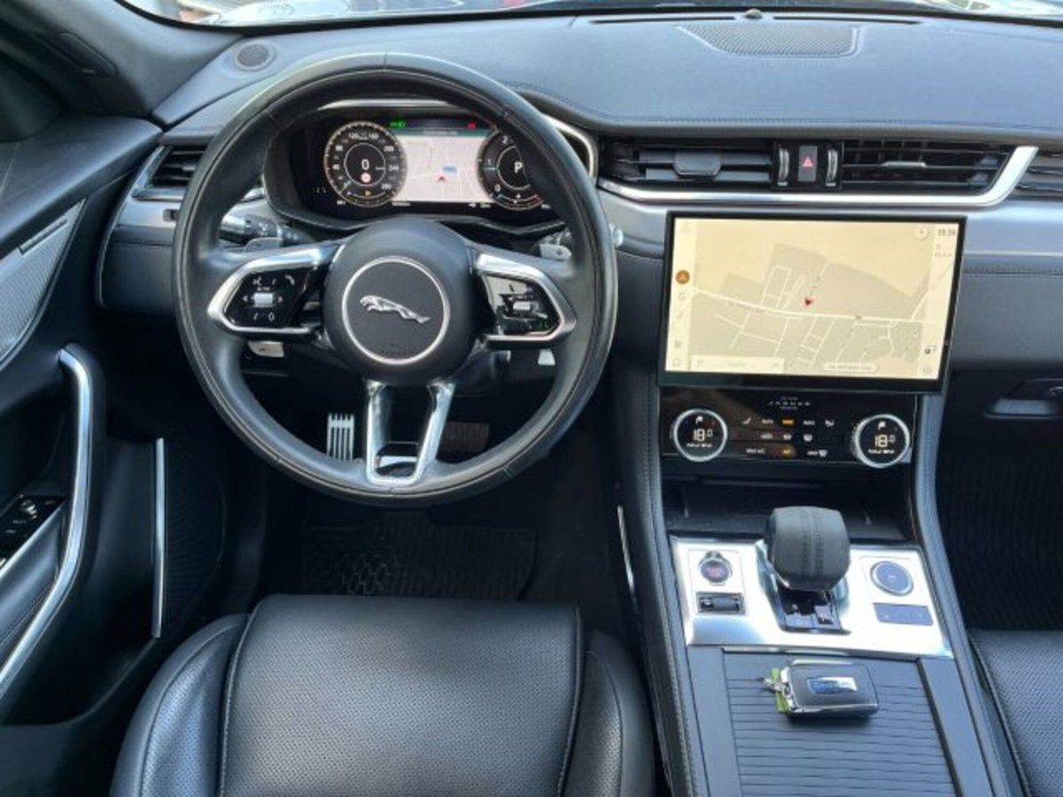 Jaguar F-Pace 2.0 D 204 CV AWD aut. R-Dynamic Black (7)