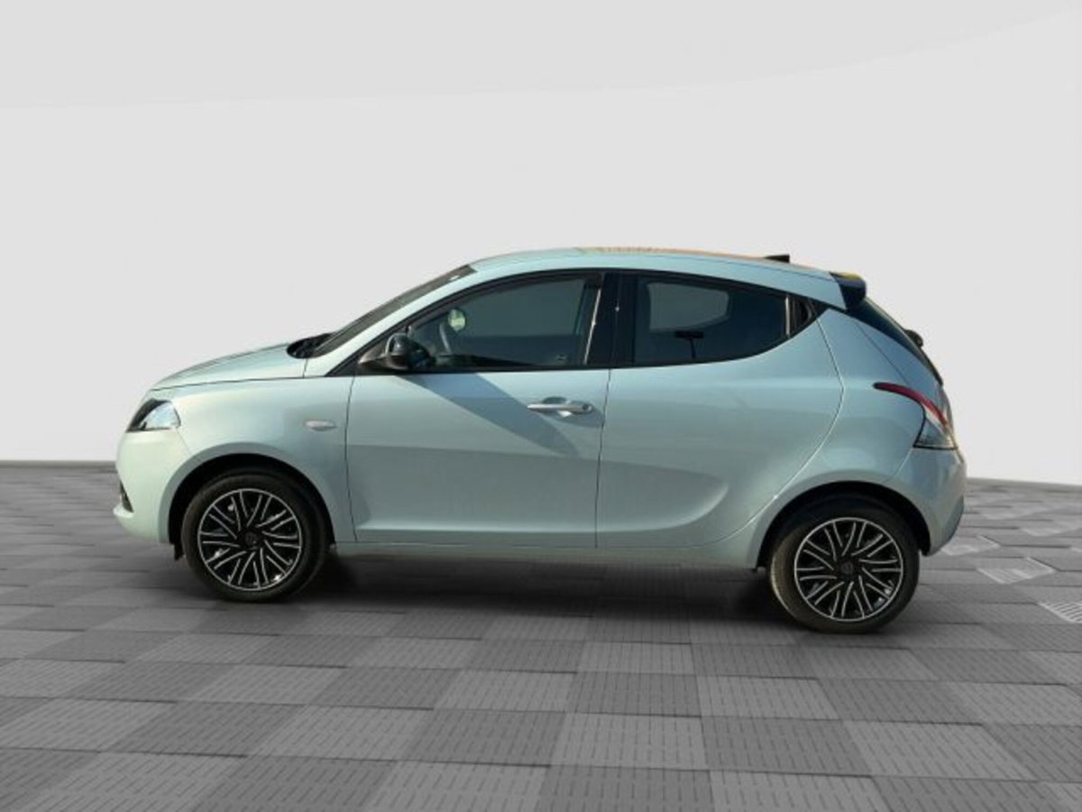 Lancia Ypsilon 1.2 69 CV 5 porte GPL Ecochic Alberta Ferretti (2)