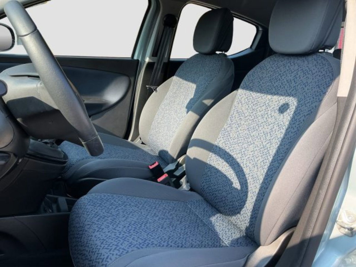 Lancia Ypsilon 1.2 69 CV 5 porte GPL Ecochic Alberta Ferretti (9)