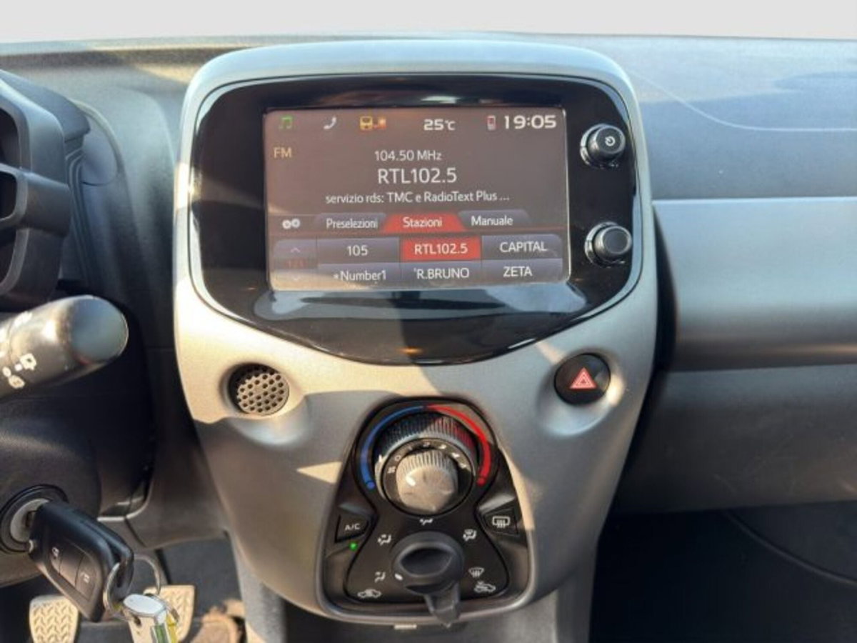 Toyota Aygo 1.0 VVT-i 72 CV 5 porte x-cool MMT (16)