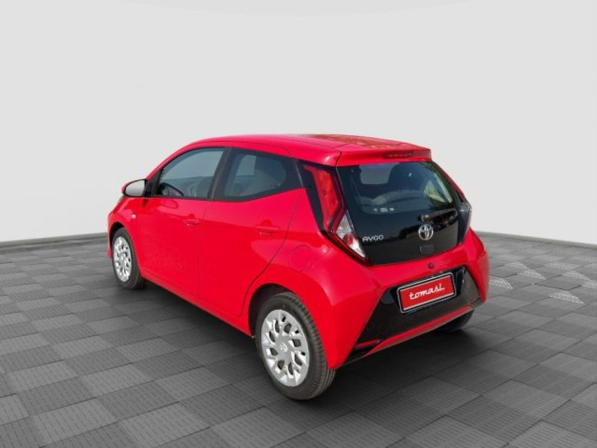 Toyota Aygo 1.0 VVT-i 72 CV 5 porte x-cool MMT (3)