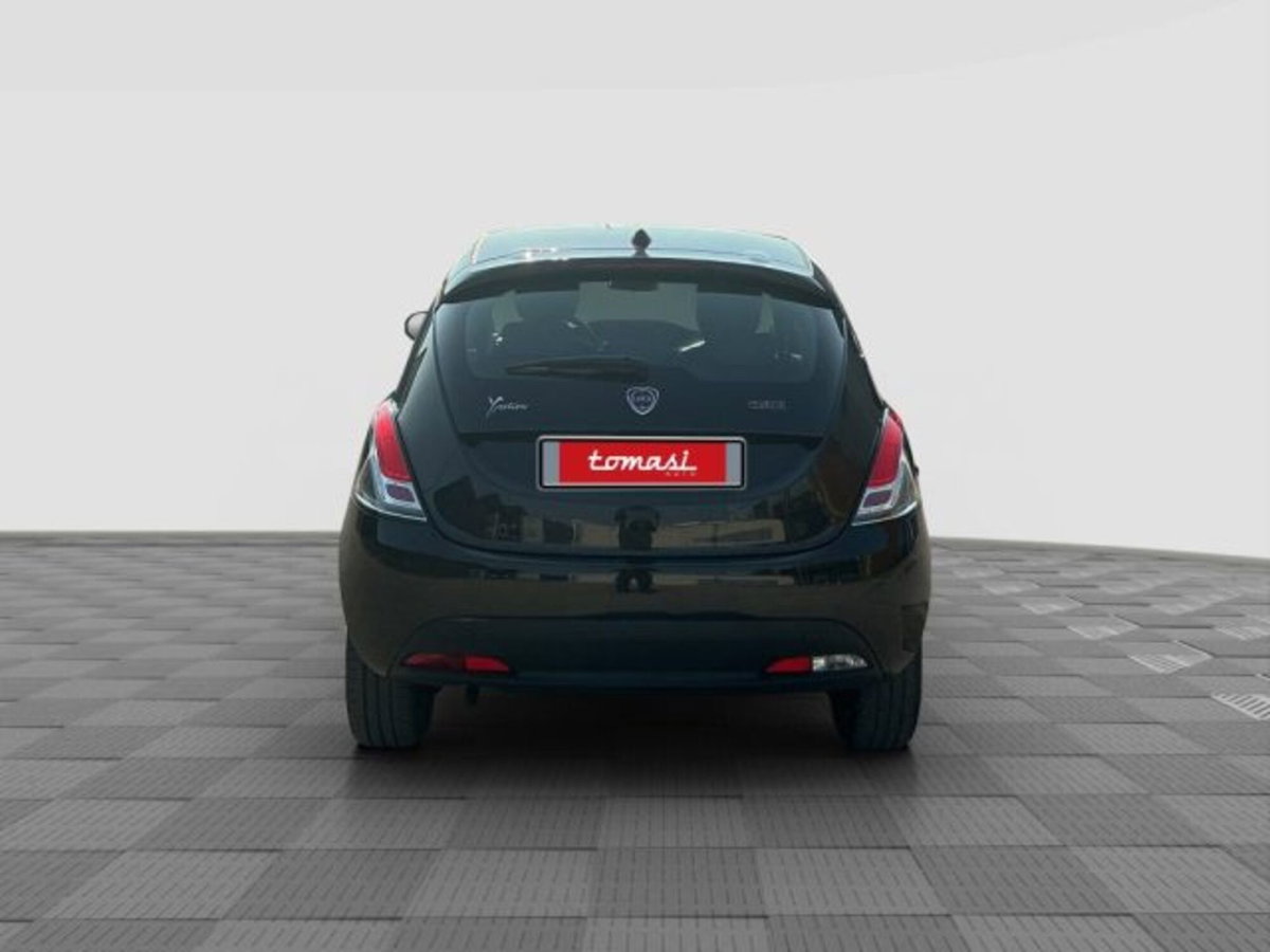 Lancia Ypsilon 1.0 FireFly 5 porte S&S Hybrid Ecochic Gold (4)