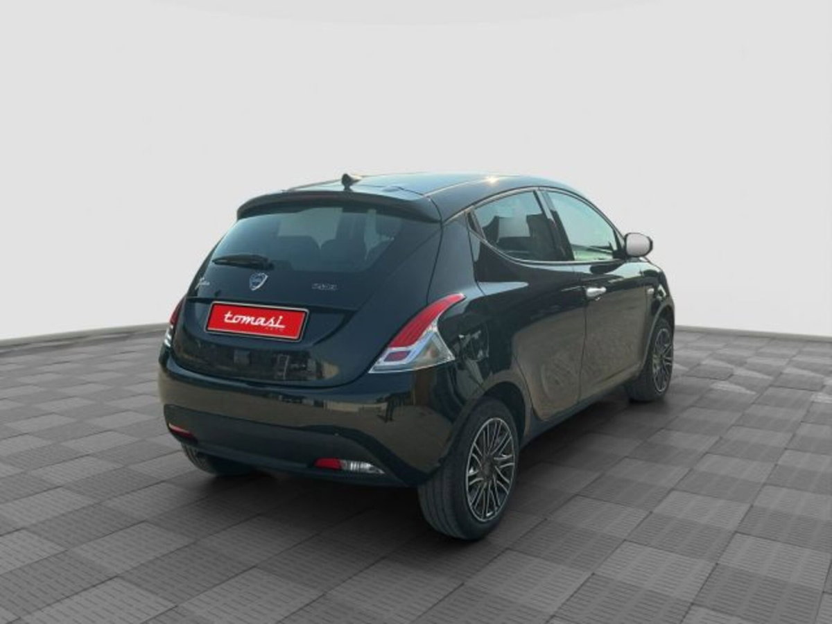 Lancia Ypsilon 1.0 FireFly 5 porte S&S Hybrid Ecochic Gold (5)