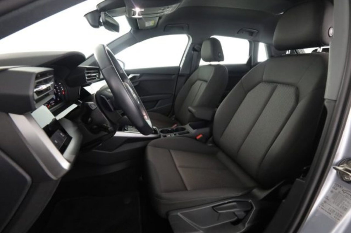 Audi A3 Sportback 30 TDI S tronic Business (2)