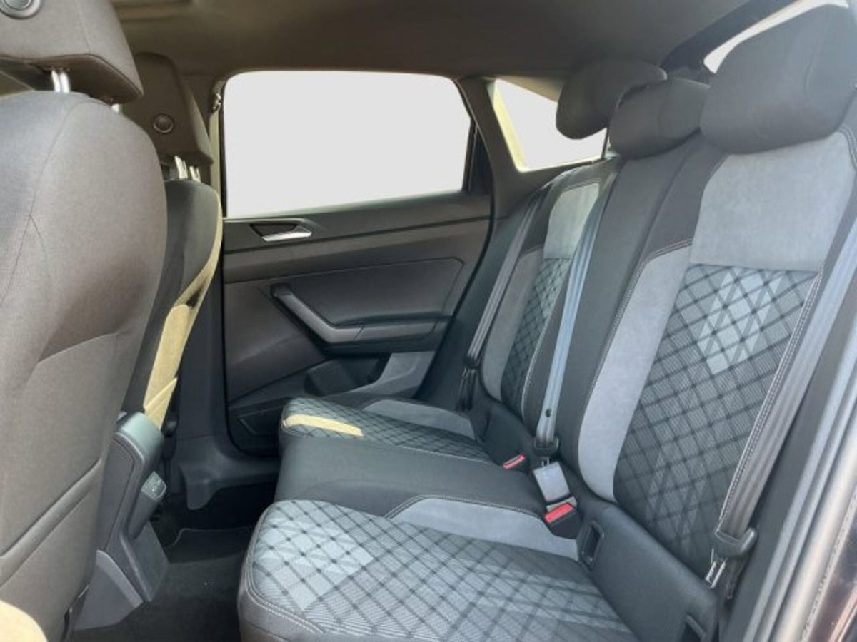 Volkswagen Taigo 1.0 TSI 110 CV DSG R-Line (10)