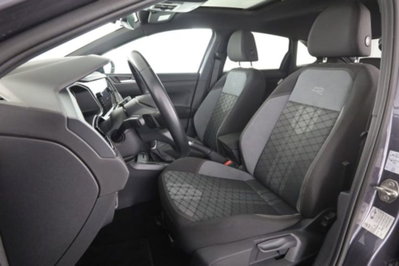Volkswagen Taigo 1.0 TSI 110 CV DSG R-Line (2)
