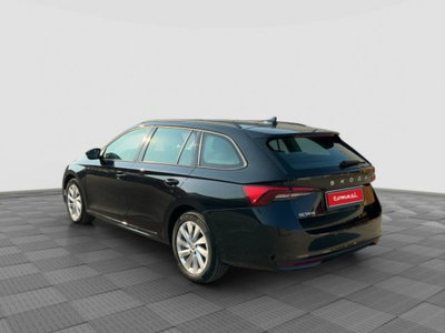 Skoda Octavia Station Wagon 2.0 tdi Executive 150cv dsg (3)