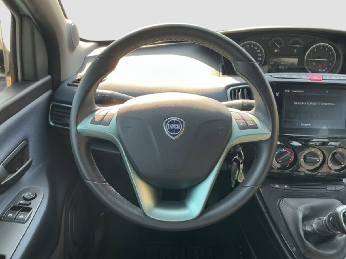 Lancia Ypsilon 1.2 69 CV 5 porte GPL Ecochic Alberta Ferretti (12)