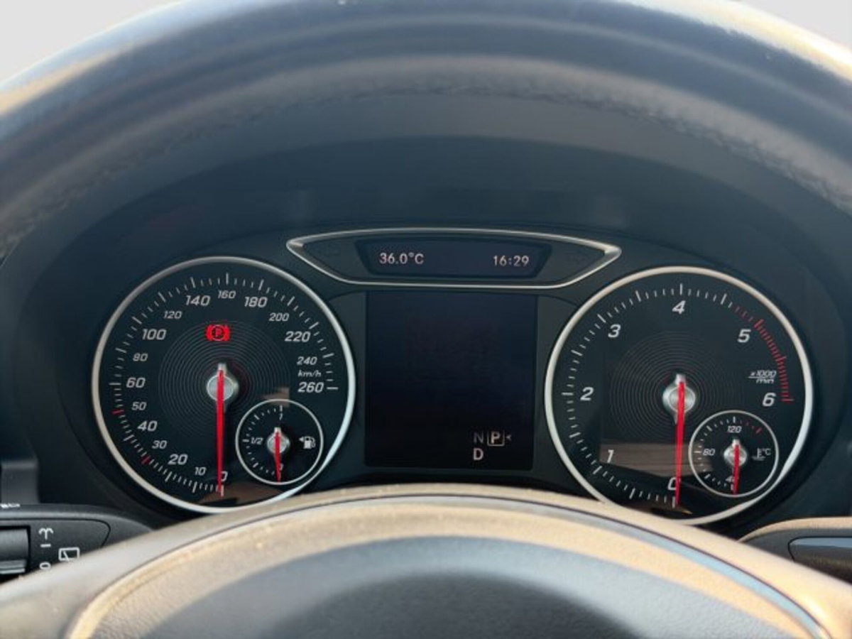 Mercedes-Benz CLA Shooting Brake 200 d Automatic Business (15)