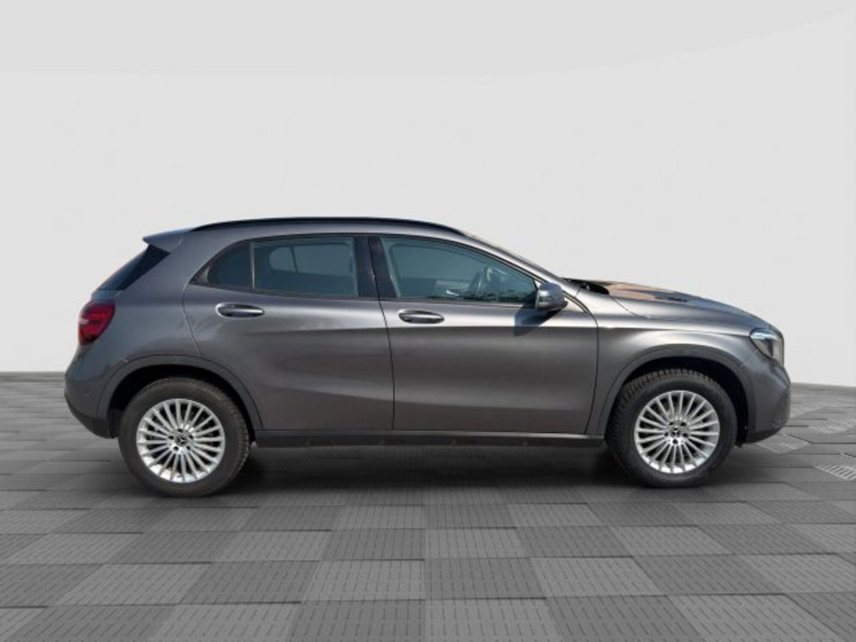 Mercedes-Benz CLA Shooting Brake 200 d Automatic Business (6)