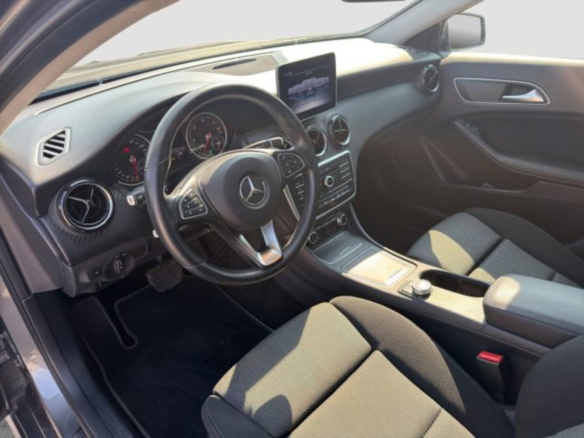 Mercedes-Benz CLA Shooting Brake 200 d Automatic Business (9)