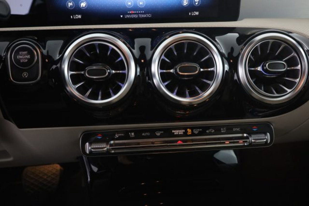 Mercedes-Benz Classe A 180 d Automatic Sport (13)