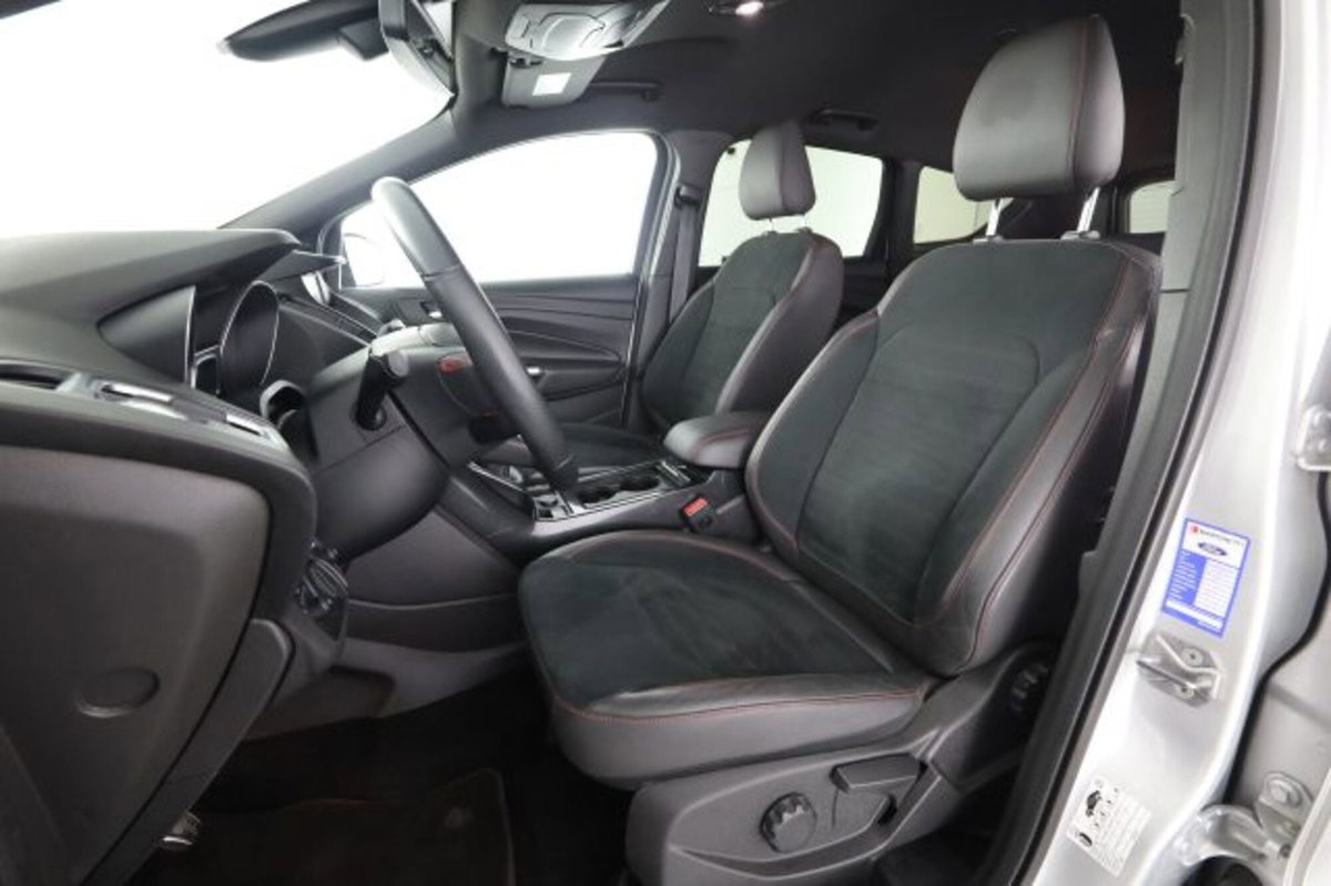 Ford Kuga 1.5 TDCI 120 CV S&S 2WD ST-Line (10)
