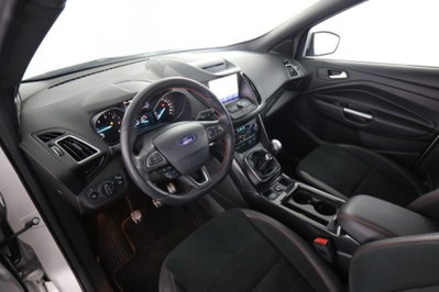 Ford Kuga 1.5 TDCI 120 CV S&S 2WD ST-Line (9)