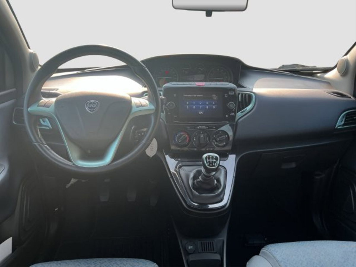 Lancia Ypsilon 1.0 FireFly 5 porte S&S Hybrid Ecochic Gold (11)