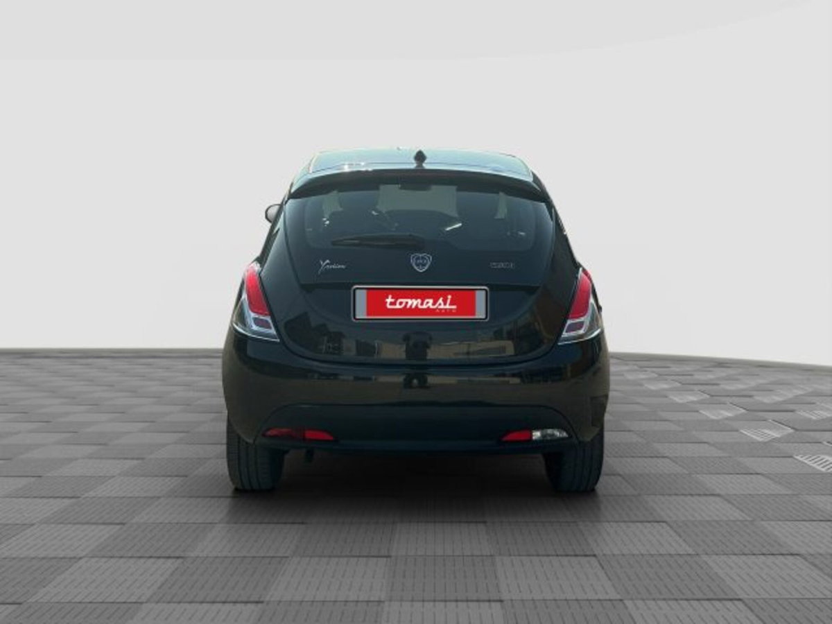 Lancia Ypsilon 1.0 FireFly 5 porte S&S Hybrid Ecochic Gold (4)