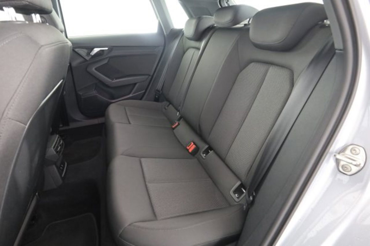Audi A3 Sportback 30 TDI S tronic Business (3)