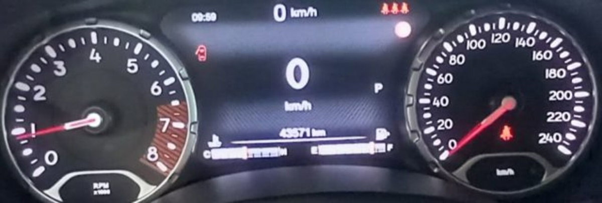 Jeep Renegade 1.3 T4 DDCT Limited (13)