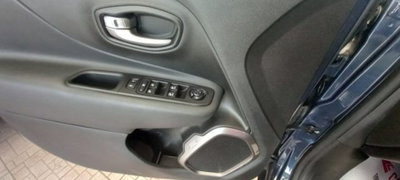 Jeep Renegade 1.3 T4 DDCT Limited (19)
