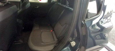 Jeep Renegade 1.3 T4 DDCT Limited (8)