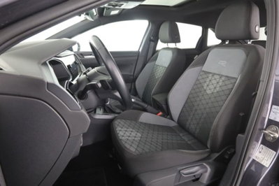 Volkswagen Taigo 1.0 TSI 110 CV DSG R-Line (2)