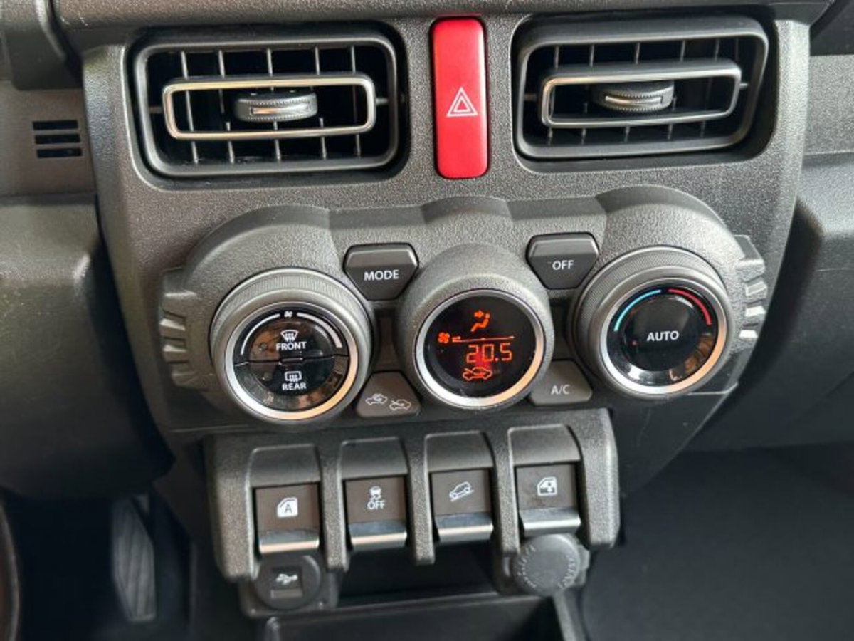 Suzuki Jimny 1.5 5MT Top (11)
