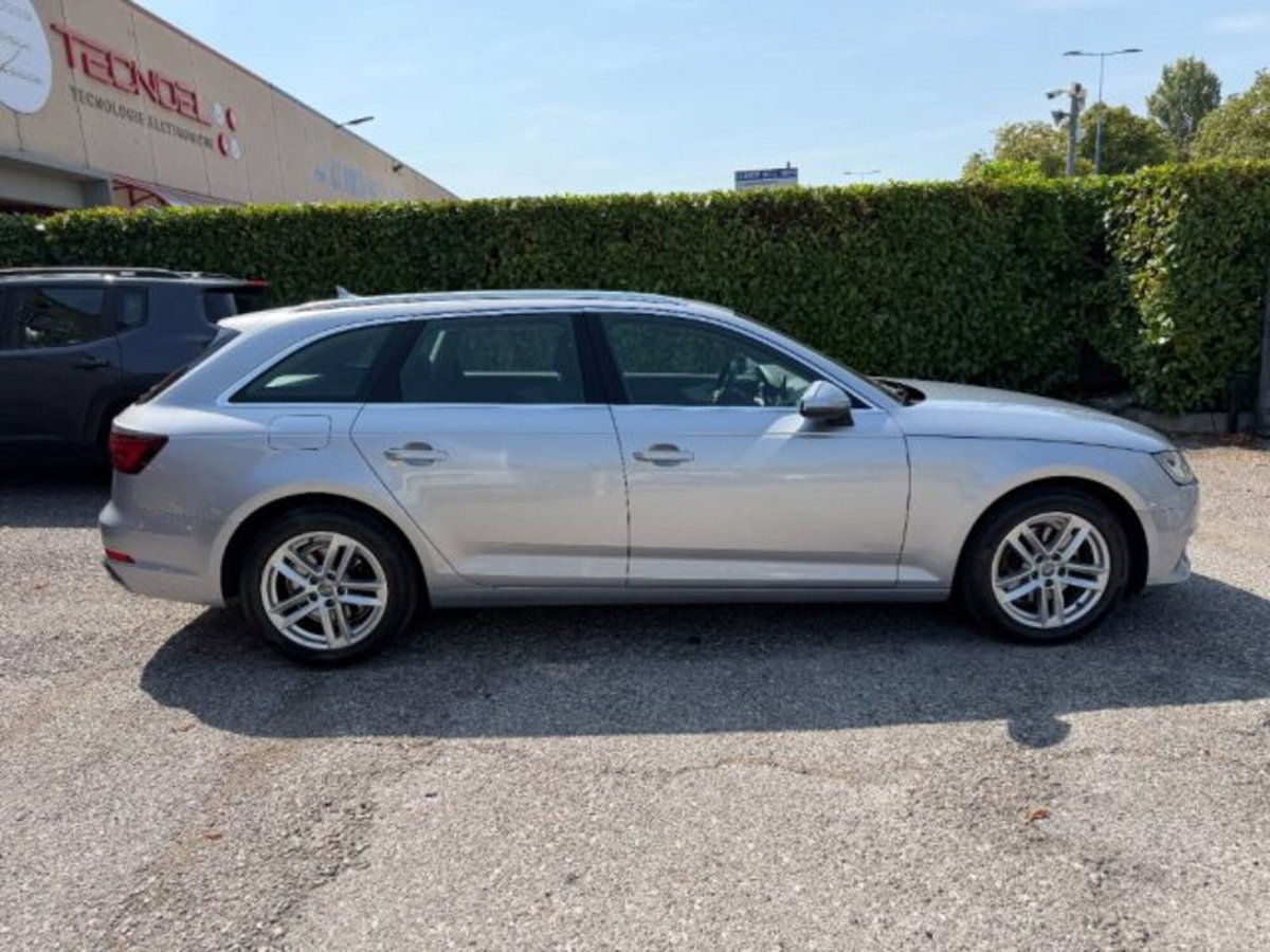 Audi A4 Avant 35 TDI S tronic Business (4)