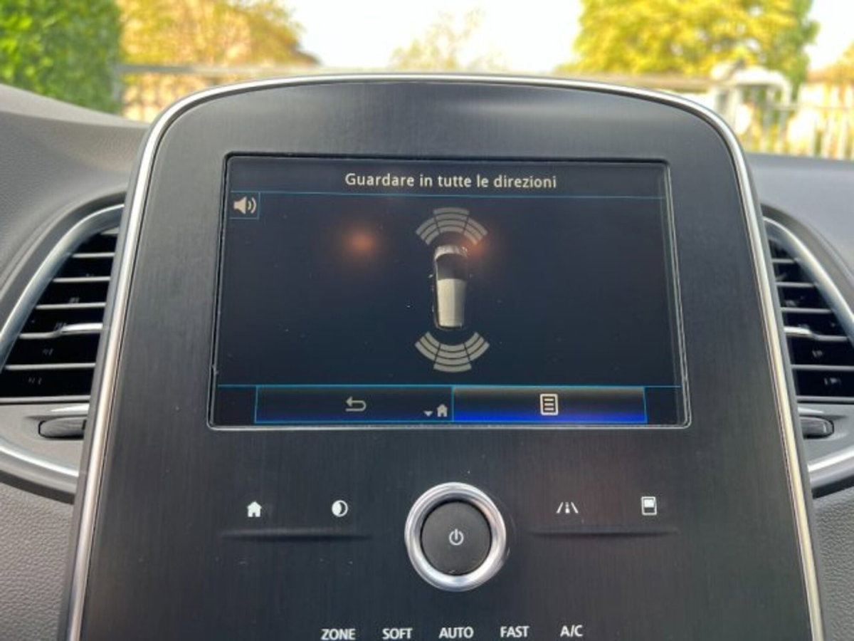 Renault Scenic E-Tech Electric 1.9 dCi Luxe Dynamique (13)
