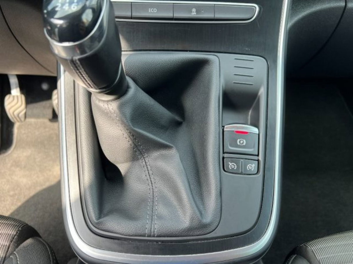 Renault Scenic E-Tech Electric 1.9 dCi Luxe Dynamique (14)