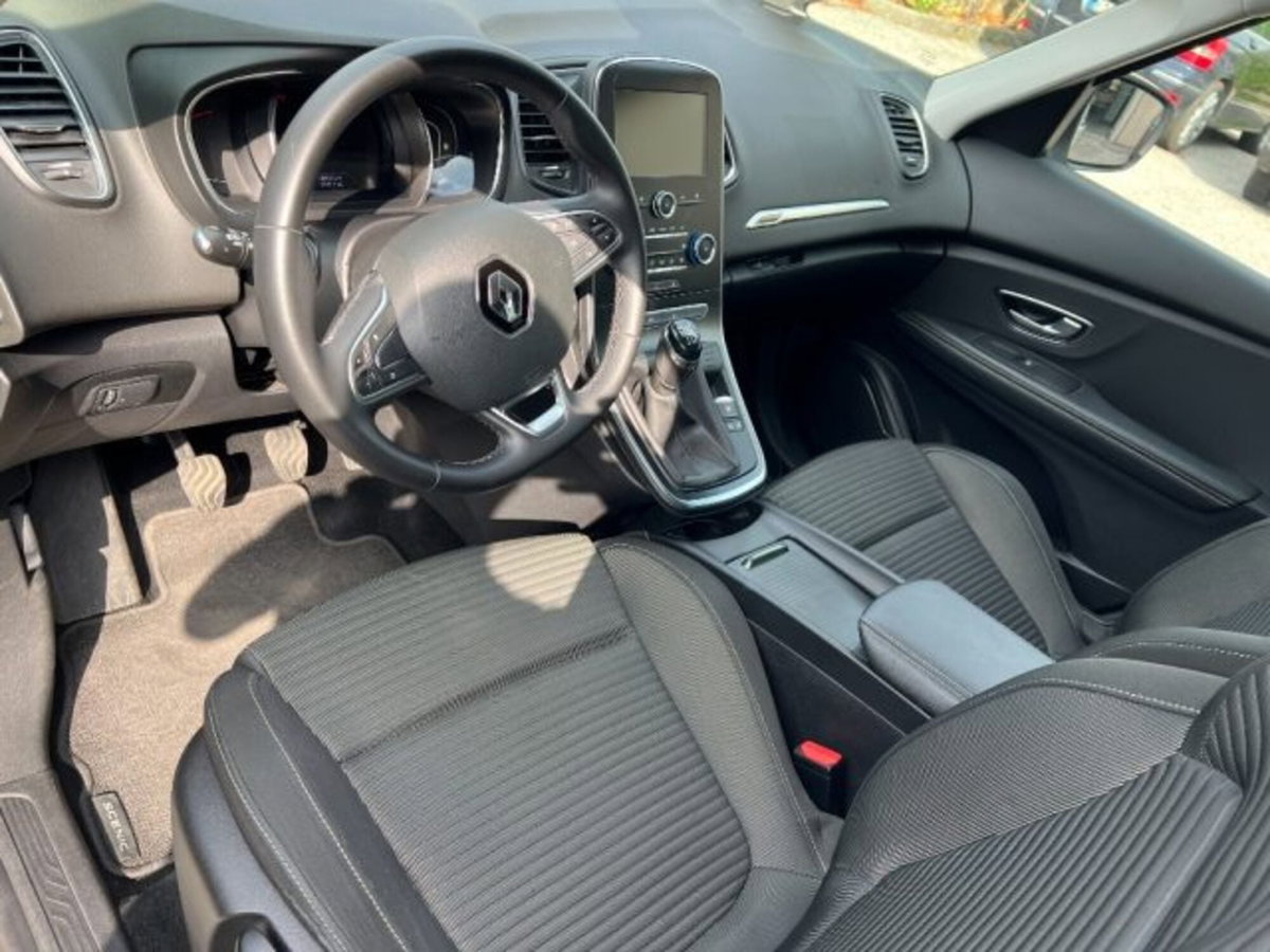 Renault Scenic E-Tech Electric 1.9 dCi Luxe Dynamique (9)